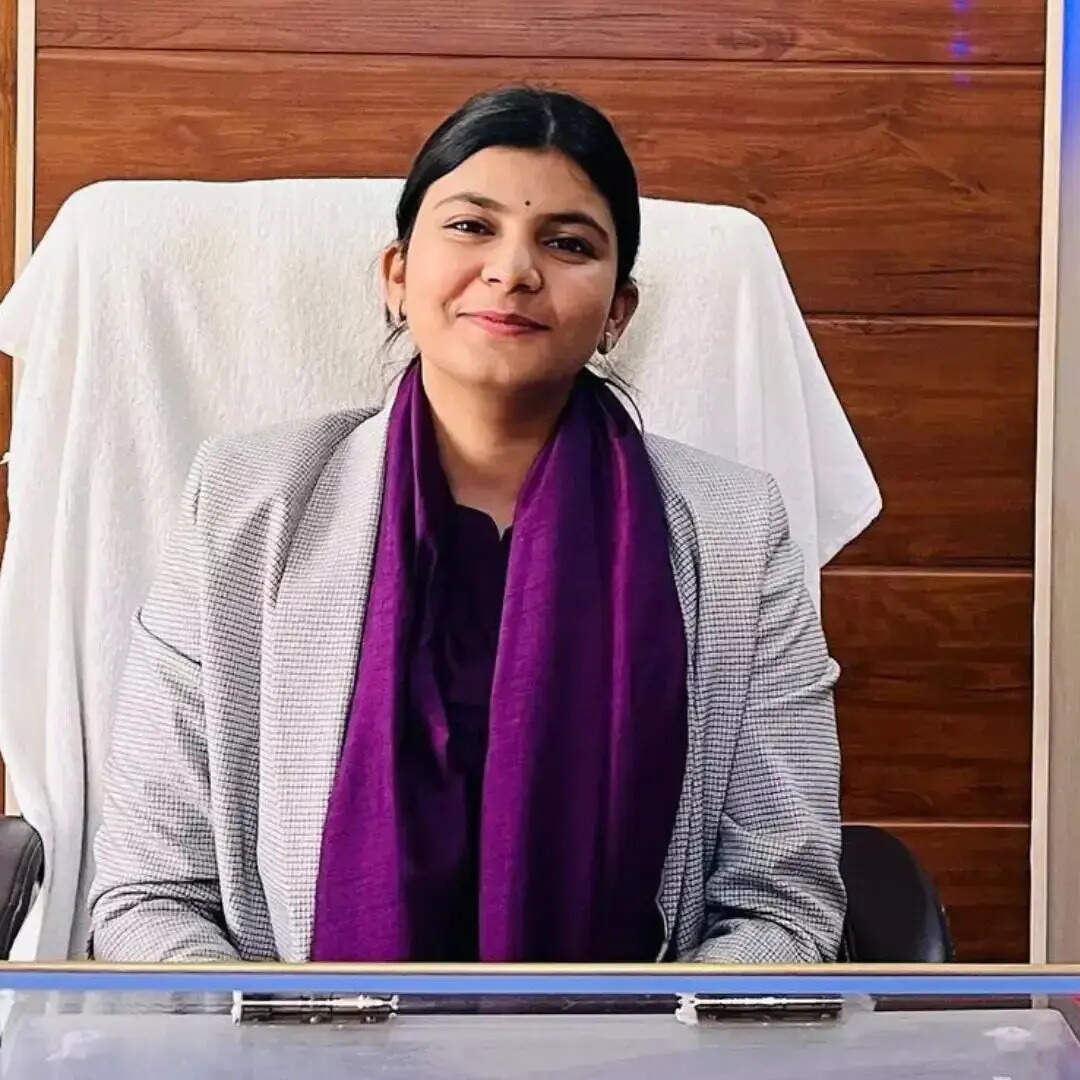 2020 में बनीं अधिकारी