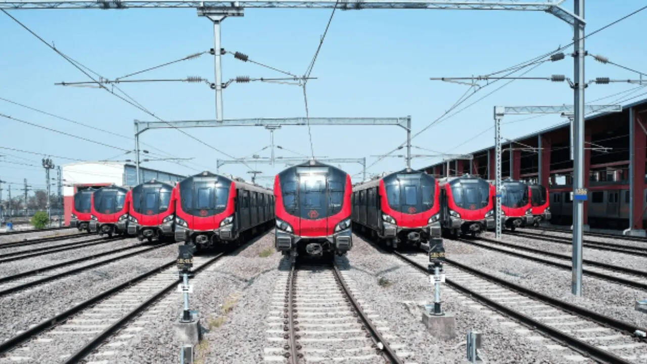 ईस्ट-वेस्ट कॉरिडोर चारबाग से वसंत कुंज