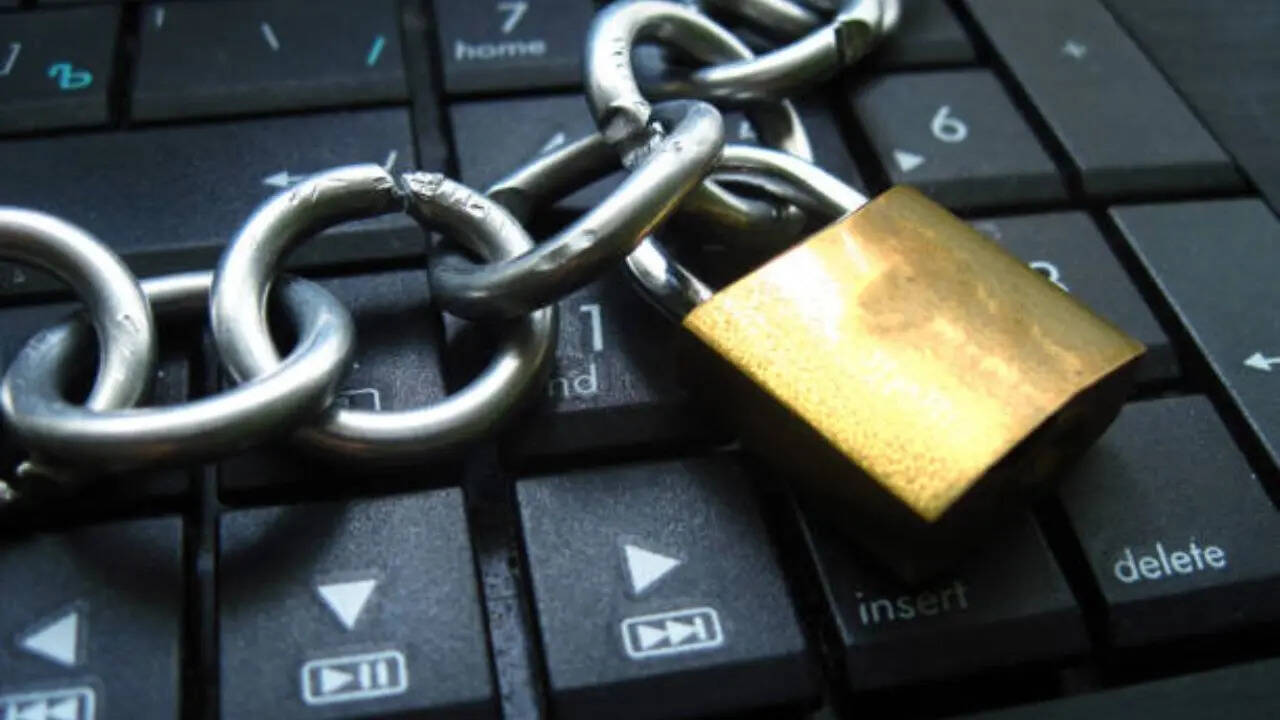 अगर कोई ऐसा अपराध होता है जिसके लिए कहीं और विशेष दंड नहीं लिखा है तो उसके लिए भी दंड तय है। इसमें व्यक्ति के लिए 3 साल की जेल या 25000 रुपए का जुर्माना और कंपनी के लिए 1 लाख रुपए तक का जुर्माना हो सकता है।