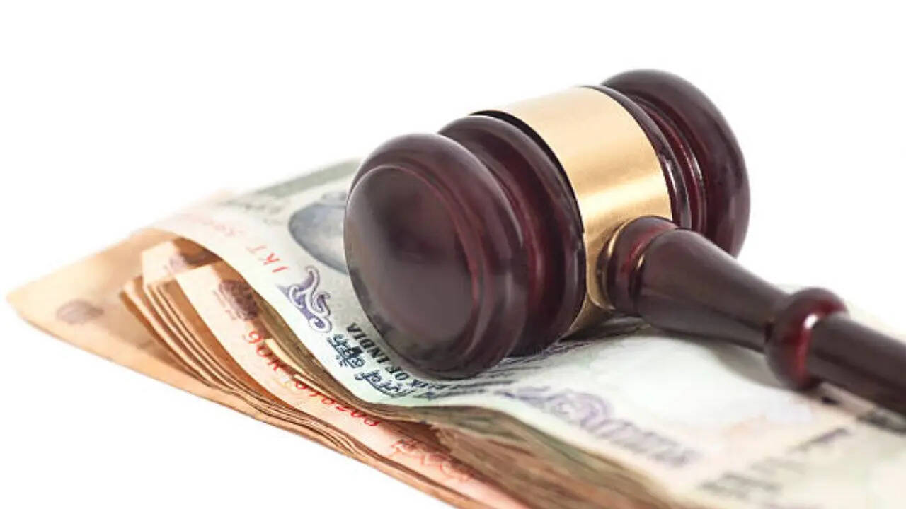 अगर कोई व्यक्ति CDR में मौजूद डेटा के साथ छेड़छाड़ करता है तो यह भी अपराध माना जाएगा। इसके लिए 10 साल तक की जेल और 10000 रुपए तक का जुर्माना हो सकता है।