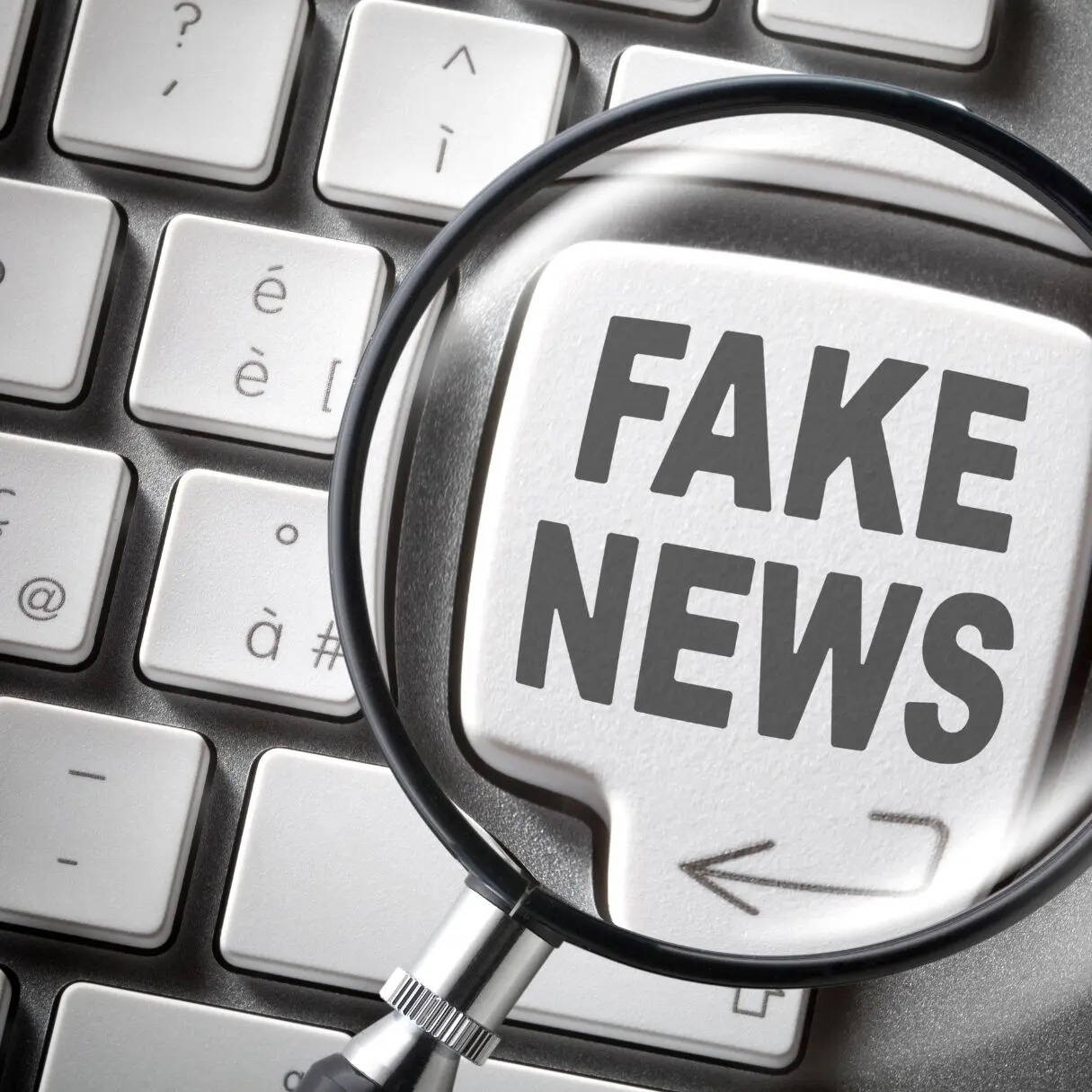 8 कॉन्सपिरेसी थ्योरी और फेक न्यूज