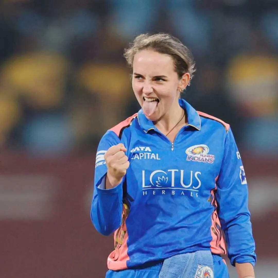 4 एमेलिया कर 