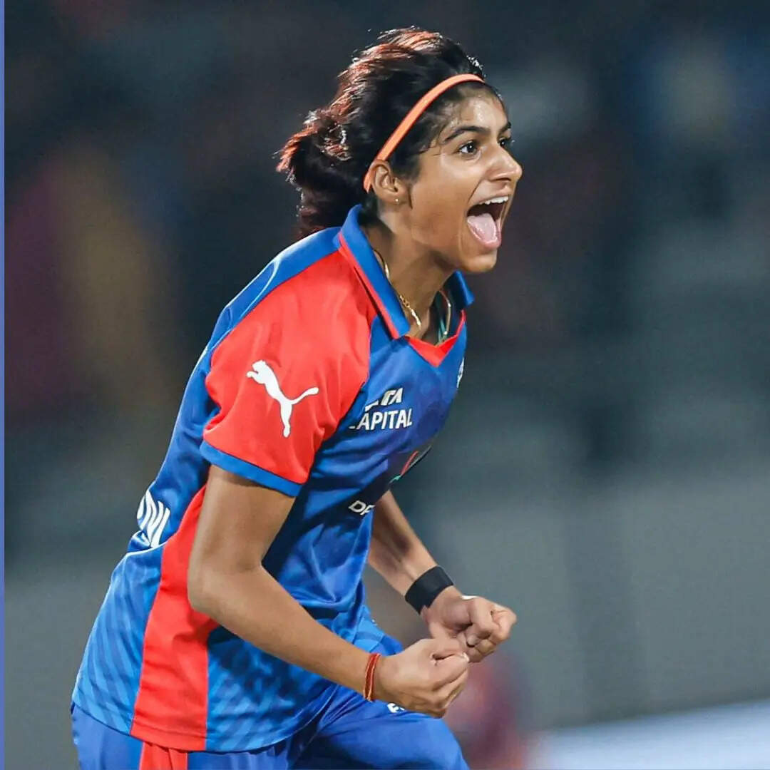 नंबर दो पर नंदिनी शर्मा