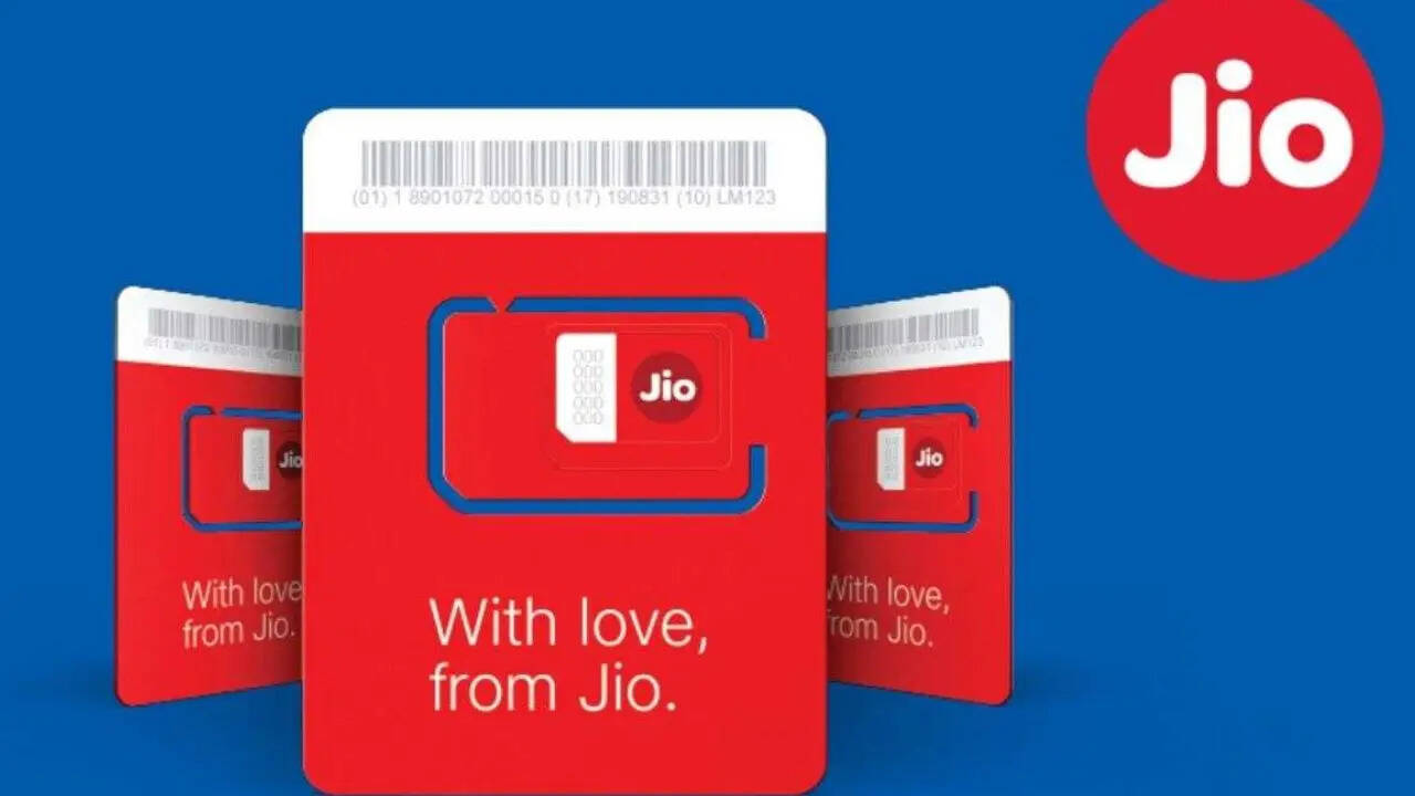 मोबाइल यूजर्स को महंगे रिचार्ज प्लान को बार-बार न खरीदना पड़े इसके लिए जियो ने अपने करोड़ों यूजर्स के लिए कई सारे लंबी वैलिडिटी वाले किफायती रिचार्ज प्लान्स पेश किए हैं। 