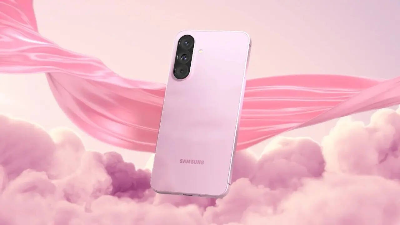 Samsung Galaxy A56 5G पर मिलने वाले बैंक ऑफर की बात करें तो अगर आप फ्लिपकार्ट एक्सिस बैंक कार्ड से इसे खरीदते हैं तो आपको 1845 रुपये की इंस्टेंट छूट मिल जाएगी। इसके अलावा फ्लिपकार्ट एसबीआई बैंक क्रेडिट कार्ड पर भी आपको 1845 रुपये की छूट मिलेगी।