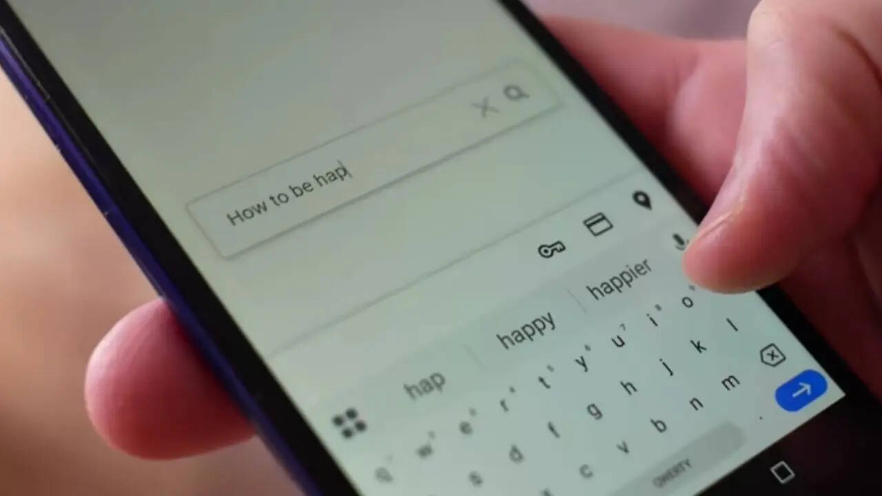 अगर आप किसी वेबसाइट या फिर किसी सॉफ्टवेयर को हैक करने की जानकारी लेते हैं या फिर इससे संबंधित ट्यूटोरियल तलाशते हैं तो आप पर आईटी एक्ट के तहत कार्रवाई हो सकती है।