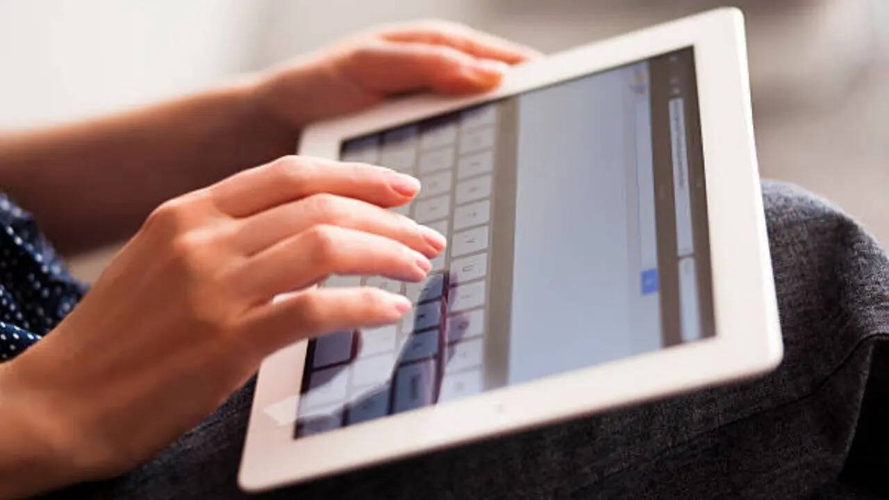 अगर आप गूगल पर हथियार बनाने की जानकारी तलाशते हैं तो आप मुश्किल में फंस सकते हैं। आपकी इस एक गलती की वजह से पुलिस आपसे पूछताछ कर सकती और अगर आप किसी मामले में संलिप्त पाए गए तो आप पर कार्रवाई हो सकती है।