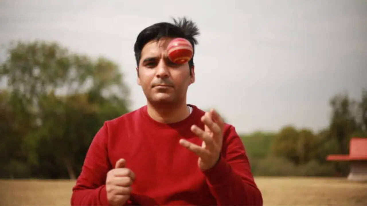 1 ओवर में तय किए गए 6 गेंद