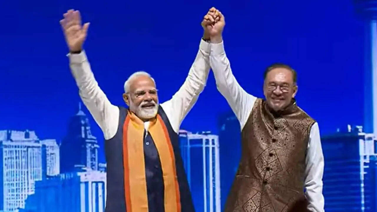 Pm Module Launching Events मलेशिया में 'भारत माता की जय' की गूंज, PM मोदी का जबरदस्त स्वागत; अनवर ...