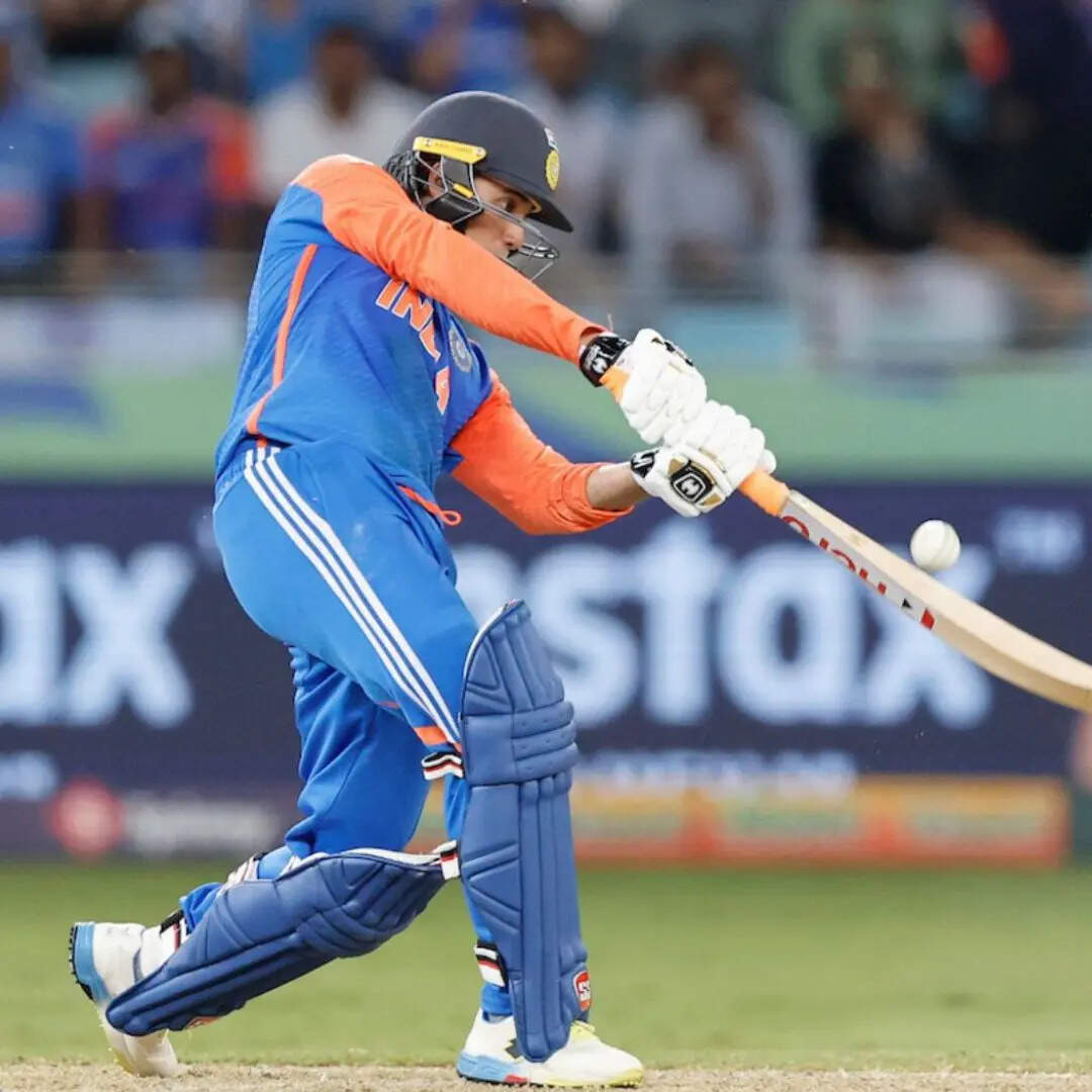 पहले लेफ्ट हैंडर बैटर बने अभिषेक