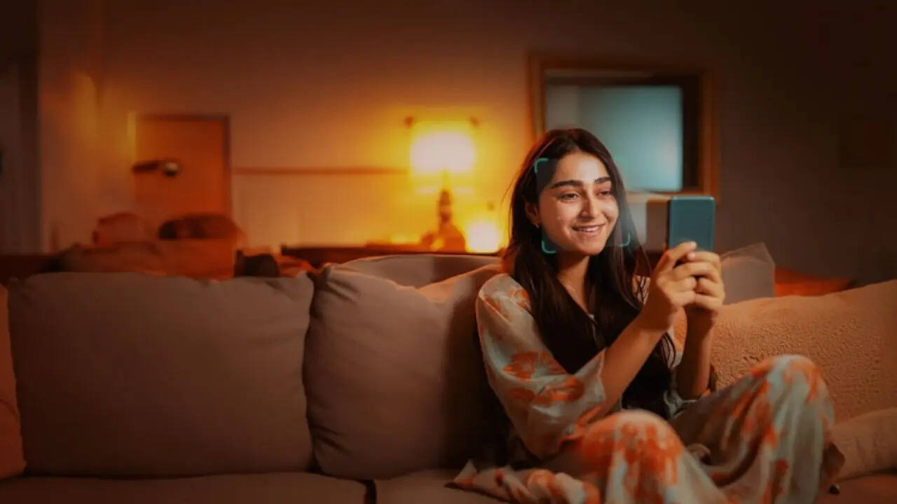 जियो पहले खूब नए-नए ऑफर्स पेश करता। अपने ग्राहकों को प्रत्येक कुछ महीने में कुछ जीबी डाटा फ्री में दे देता था लेकिन अब ऐसा नहीं है। 