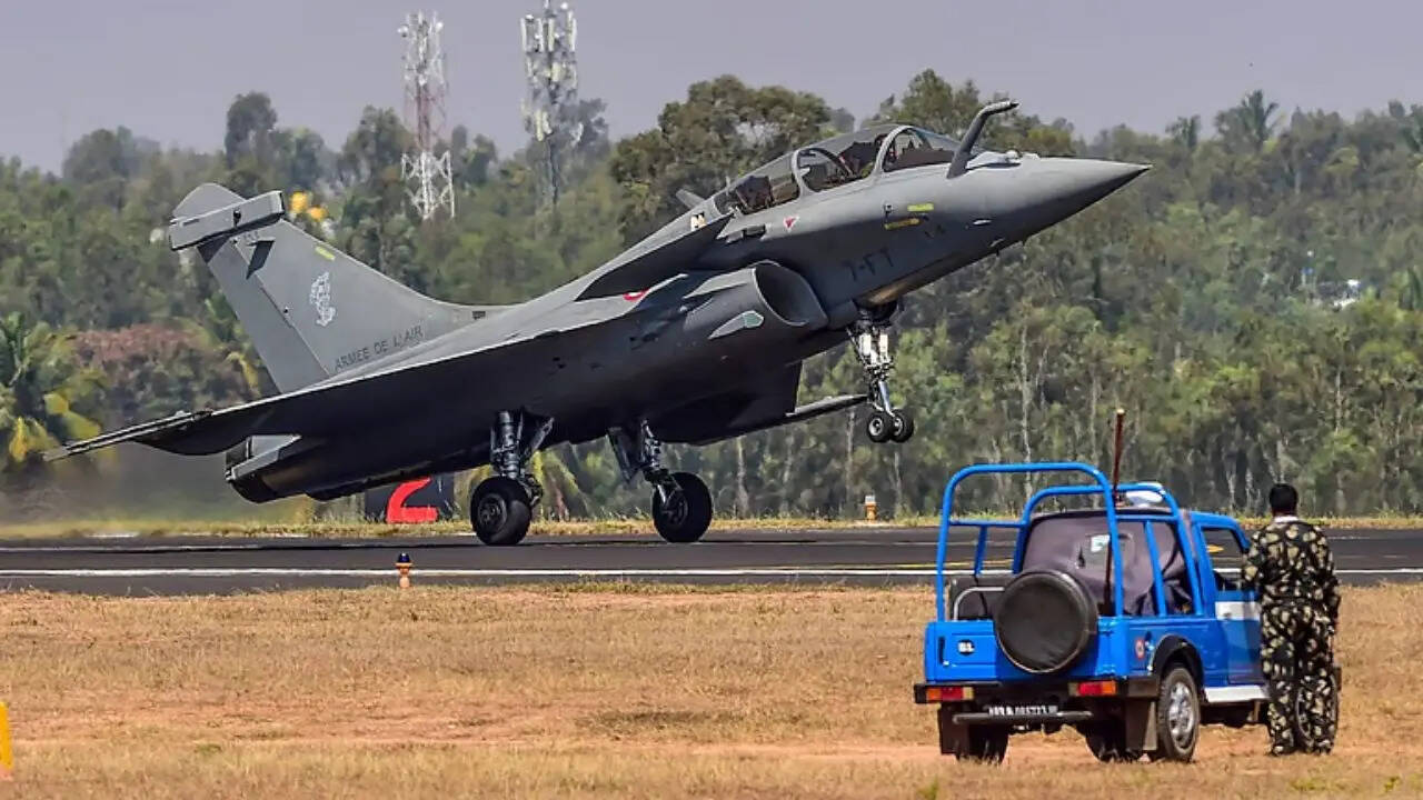 major step ahead of Macron's India visit, Defence Procurement Board  approves proposal to purchase 114 Rafales | Times Now Navbharat