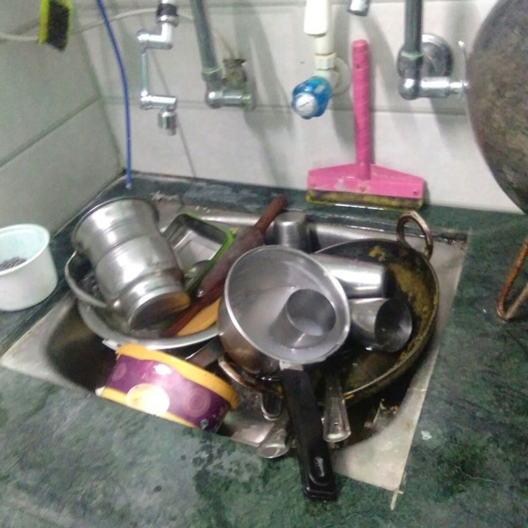 ​रात को जूठे बर्तन न धोना​