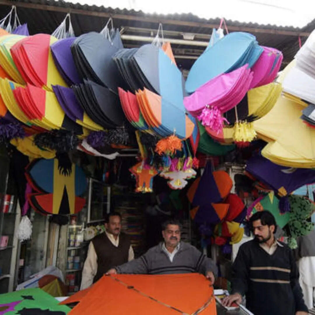 ​छत पर नजर आती है आबादी​