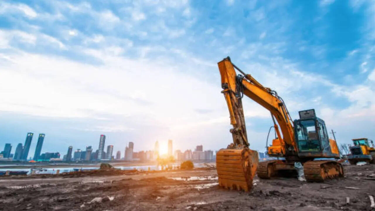 पीले रंग की दिखने वाली इस मशीन को लगभग हर कोई JCB के नाम से जानता है। लेकिन, क्या आपको मामलू है कि इस मशीन का यह कोई असली नाम नहीं है।
