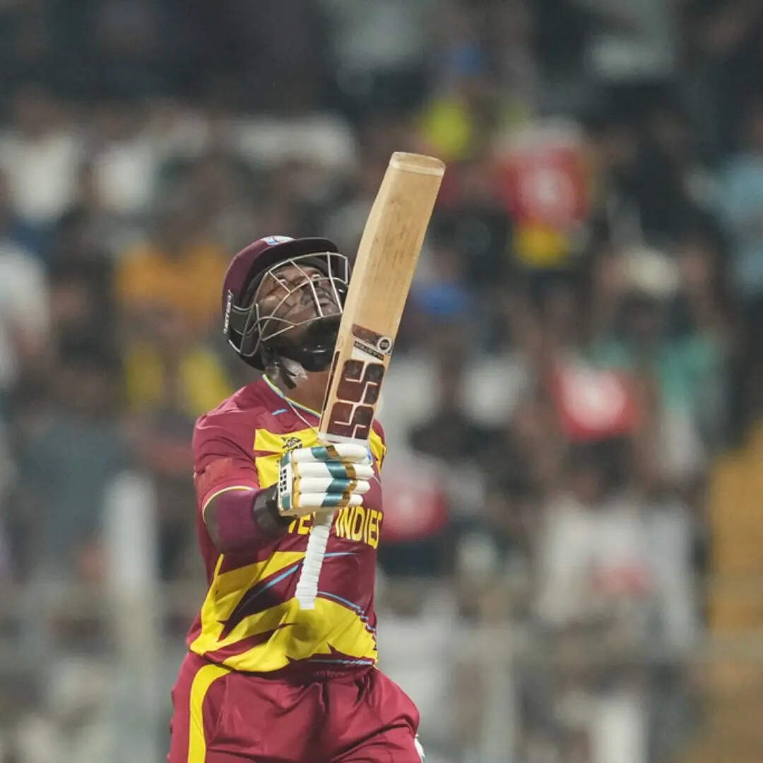 पूरा किया 400 छक्कों का आंकड़ा