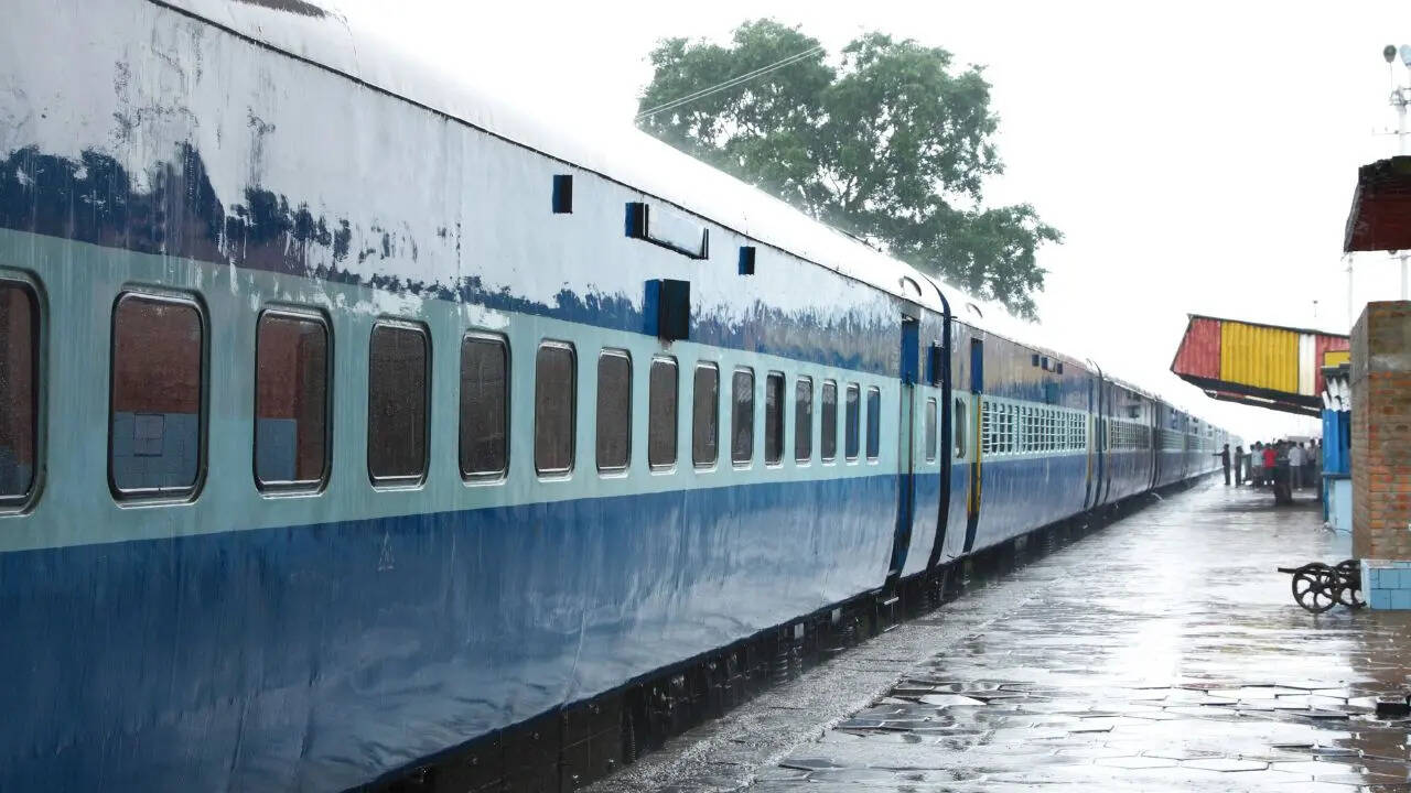 2006 में बंद हो गया था दयालपुर रेलवे स्टेशन