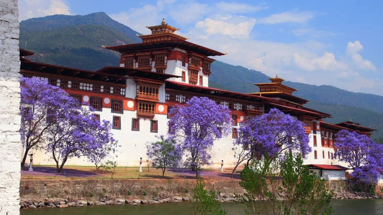 लैंड ऑफ द थंडर ड्रैगन का मतलब