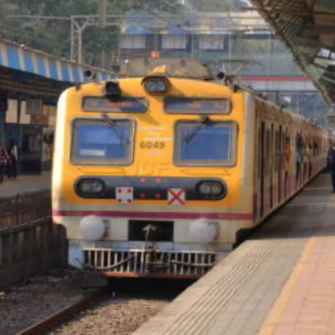 अब इसलिए बीच में लगाया जाता है एसी कोच