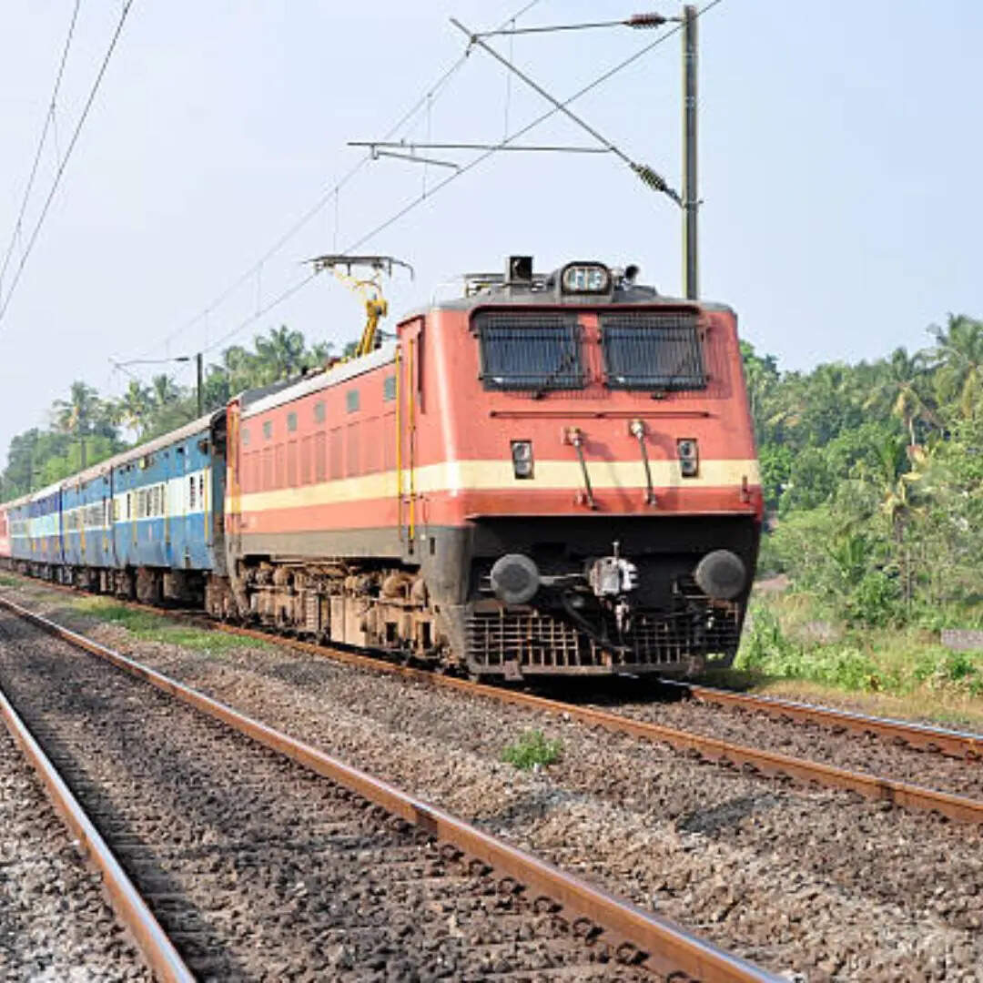 भीड़ से बचाने के लिए