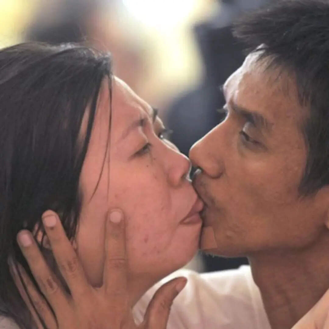 ​58 घंटे, 35 मिनट और 58 सेकंड का KISS​