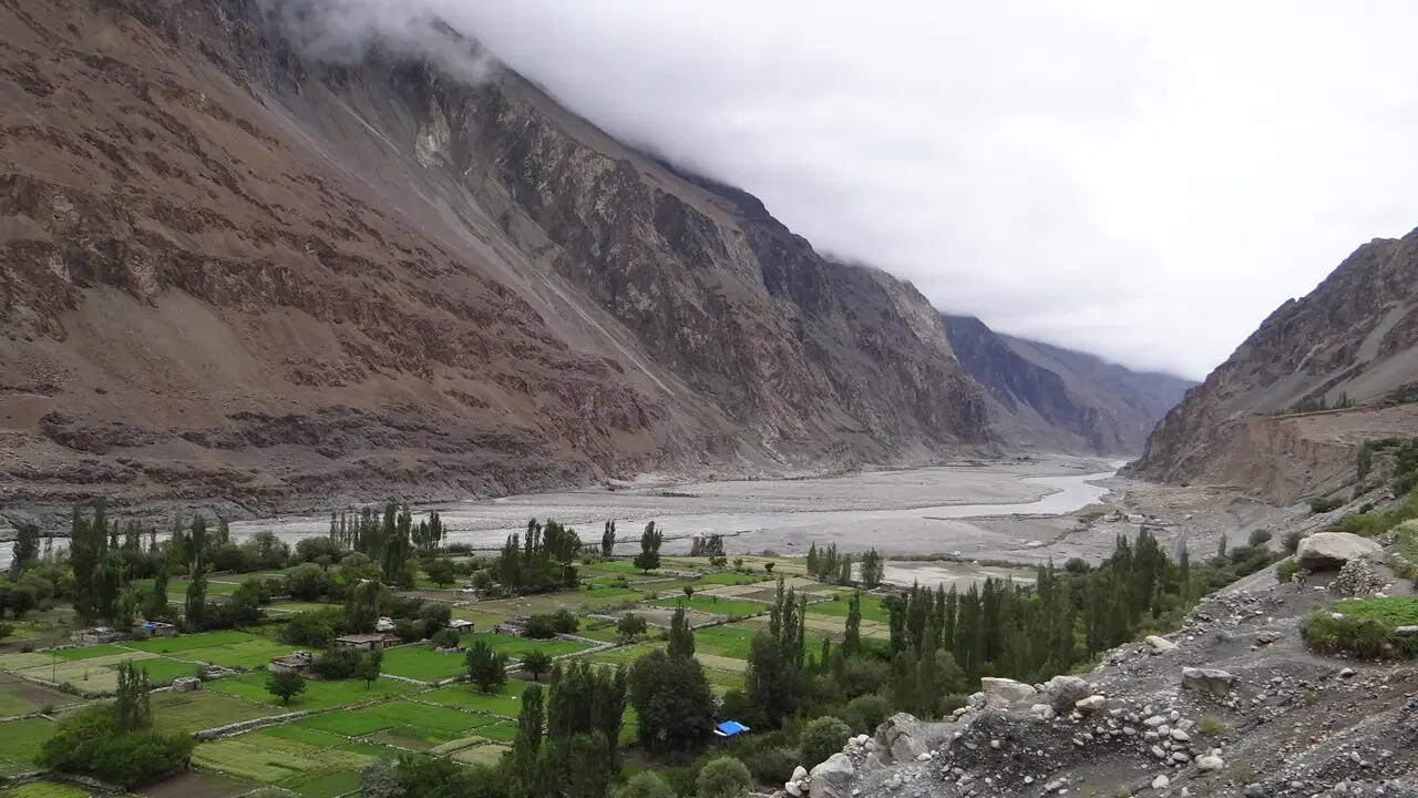 कठिन परिस्थितियों के बीच बसा तुर्तुक