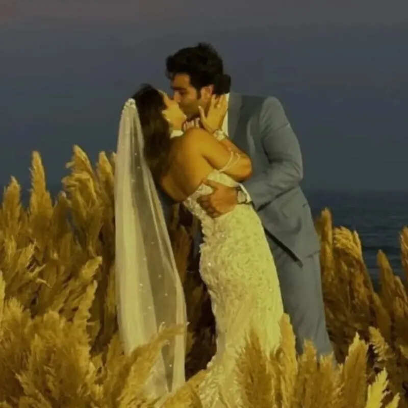 आदर जैन-आलेखा आडवाणी (Adar Jain-Alekha Advani)