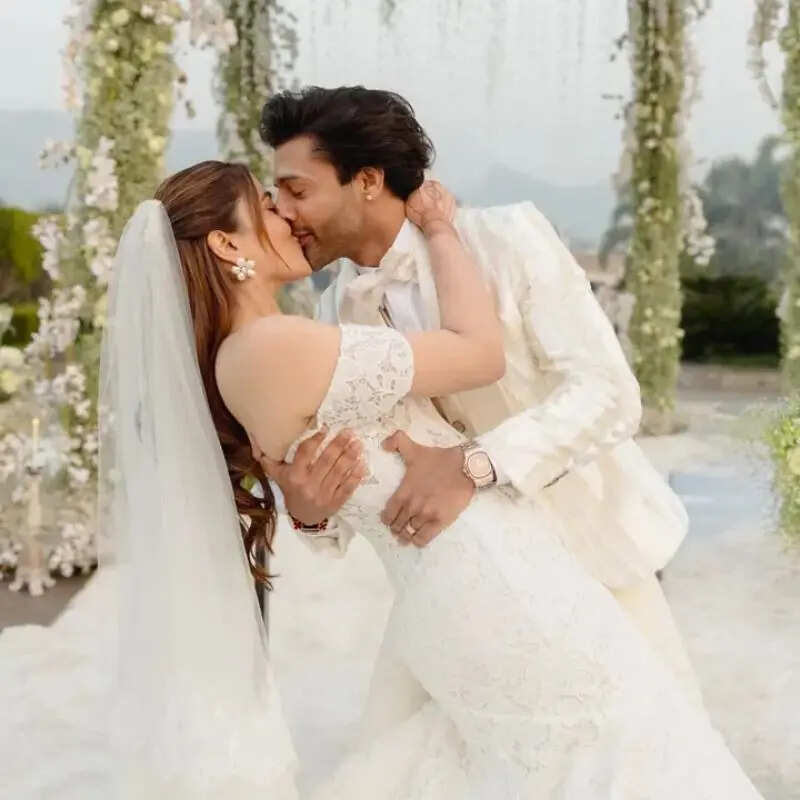 नुपुर सेनन-स्टेबिन बेन (Nupur Sanon-Stebin Ben)