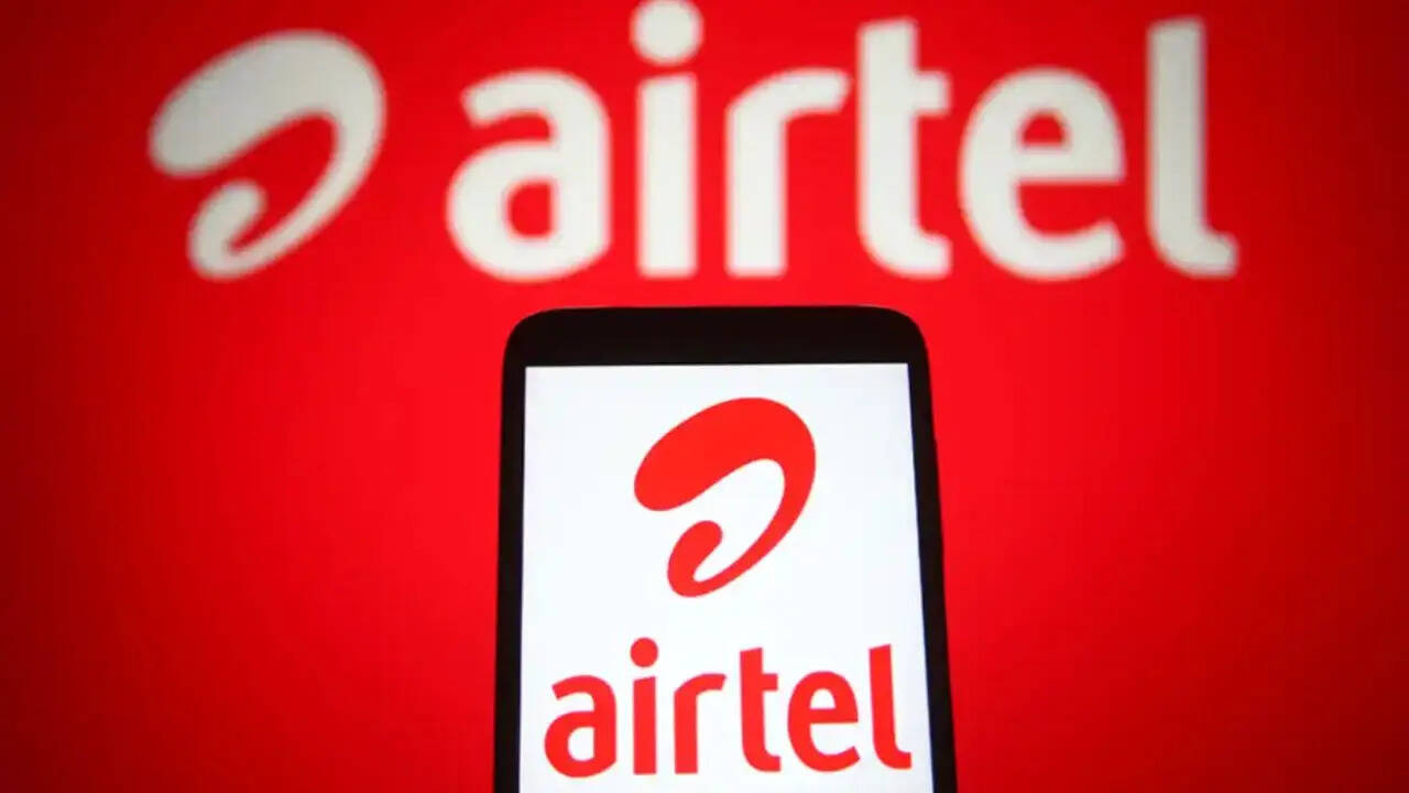 <strong>Airtel का प्लान:</strong> एयरटेल के पास कई सारे ऐसे प्लान्स हैं जिसमें ग्राहकों को जियो हॉटस्टार का फ्री सब्सक्रिप्शन दिया जा रहा है। अगर आप ओटीटी सब्स्क्रिप्शन के साथ लंबी वैलिडिटी वाला प्लान चाहते हैं तो आप एयरटेल का 1029 रुपये वाला प्लान खरीद सकते हैं। इस प्लान में आपको 84 दिनों की लंबी वैलिडिटी मिलती है।