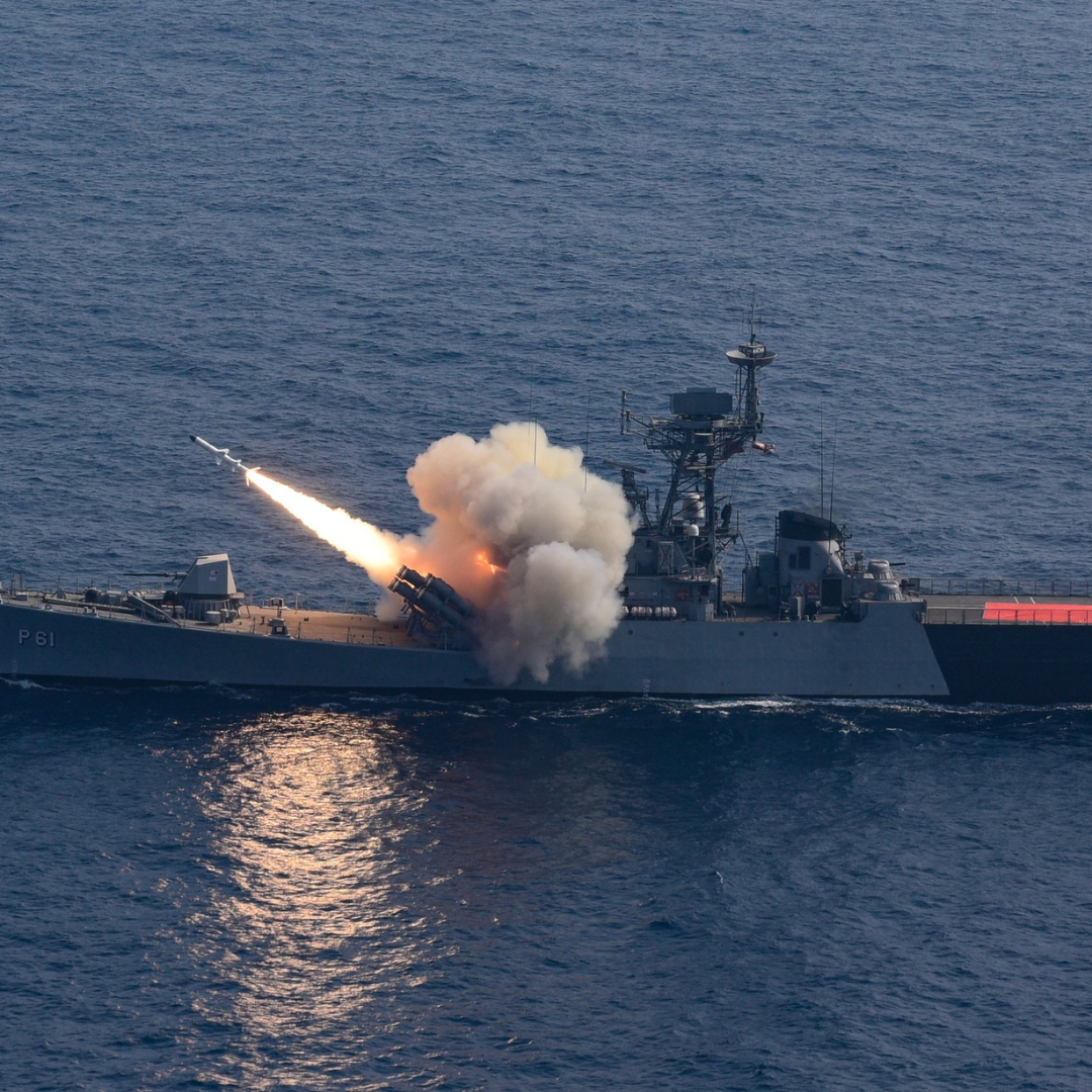 कैरियर स्ट्राइक ग्रुप से लैस होता है एयरक्राफ्ट कैरियर?