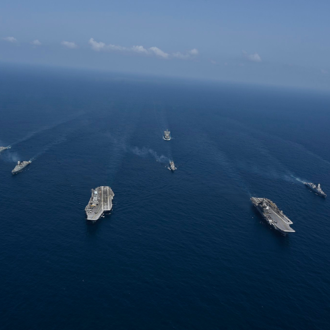 अकेले एयरक्राफ्ट कैरियर को सुरक्षा का क्या डर?