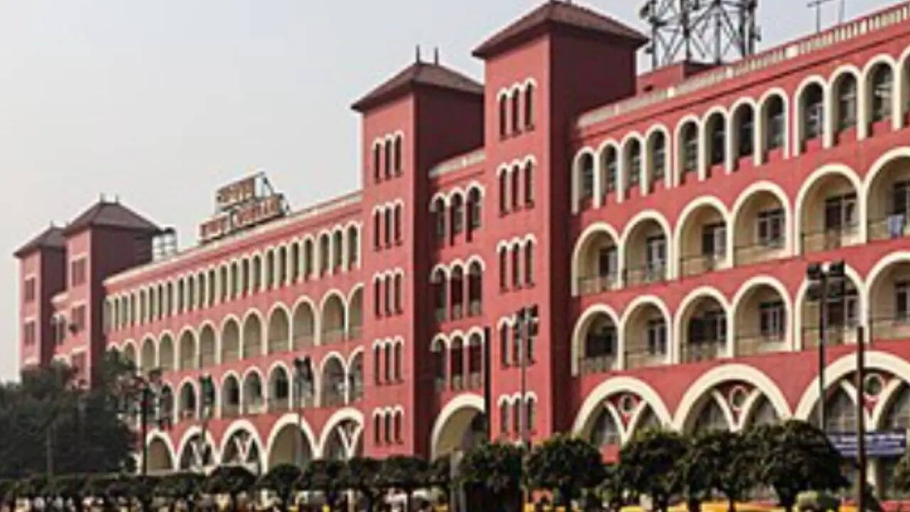 क्यों प्रयागराज में सबसे ज्यादा रेलवे स्टेशन ? 