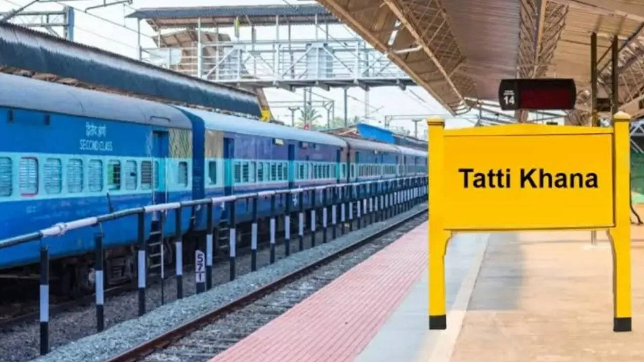 टट्टी खाना नाम का रेलवे स्टेशन