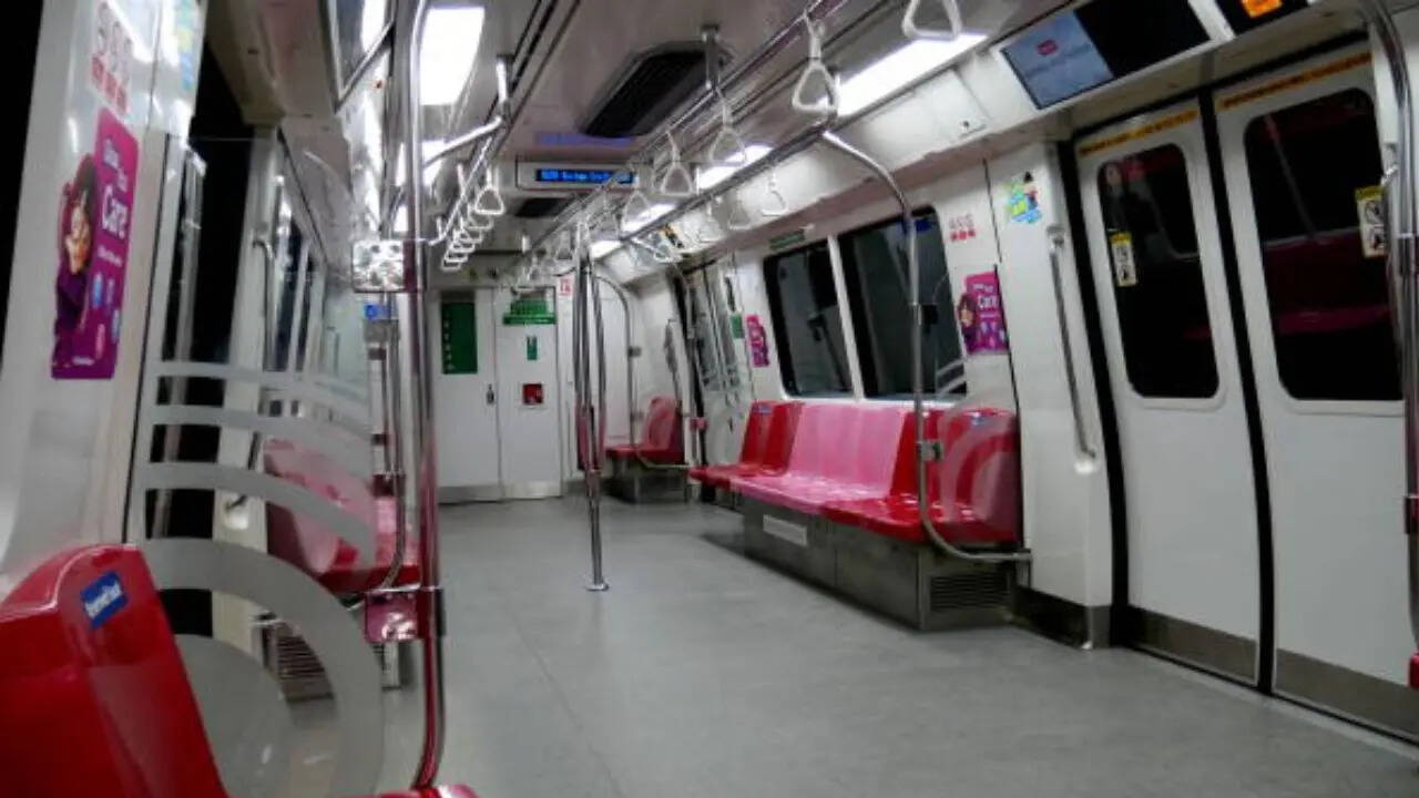 ​ वरिष्ठ नागरिकों, दिव्यांगों और जरूरतमंद यात्रियों के लिए आरक्षित सीटें​