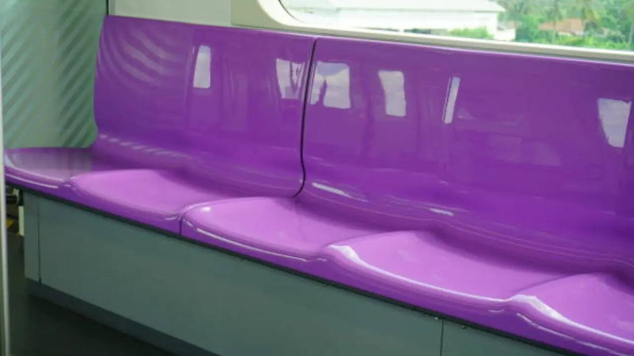 ​ नीले और नारंगी सीटें​