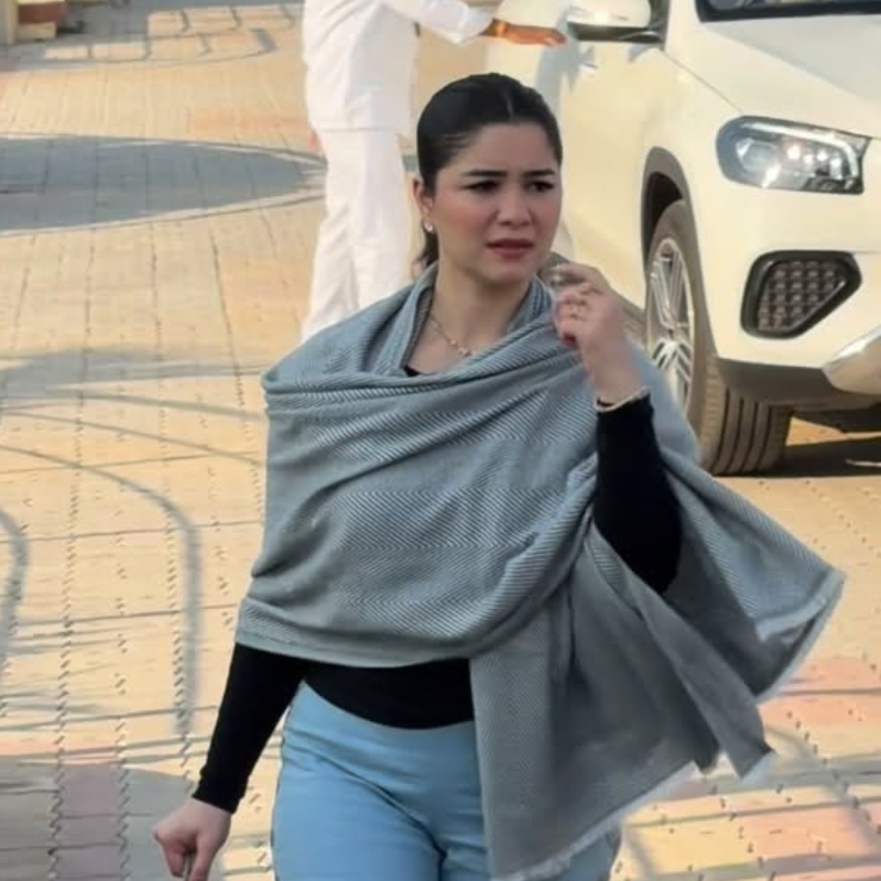 जींस-टॉप में नजर आईं सारा तेंदुलकर