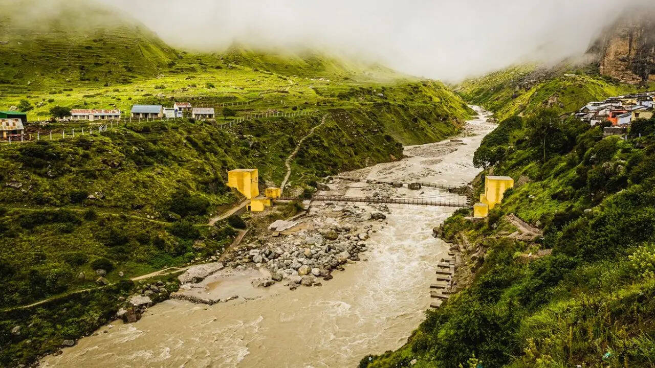 दो स्थानों पर अन्य नदियों से होता है सरस्वती नदी का संगम