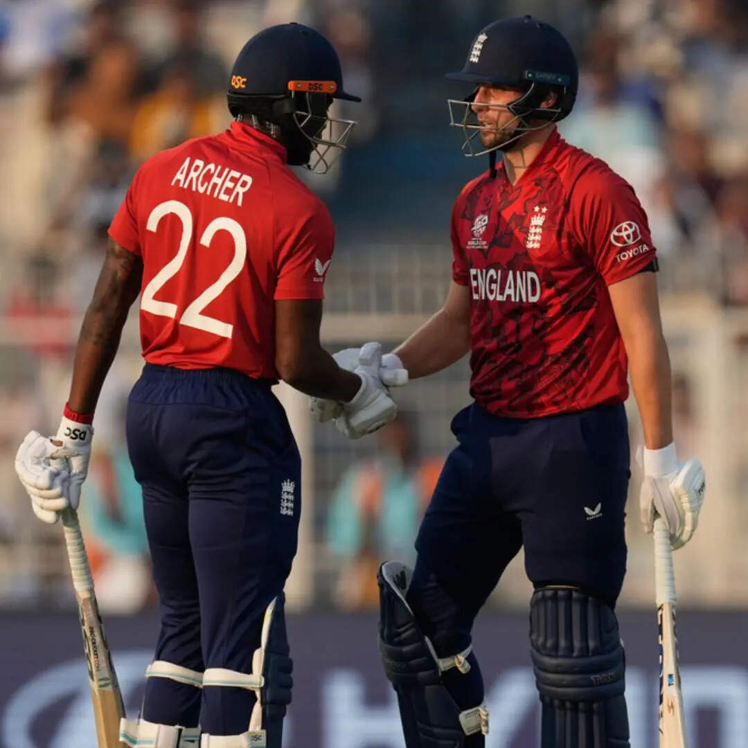 इंग्लैंड ने बनाया 200 प्लस का स्कोर