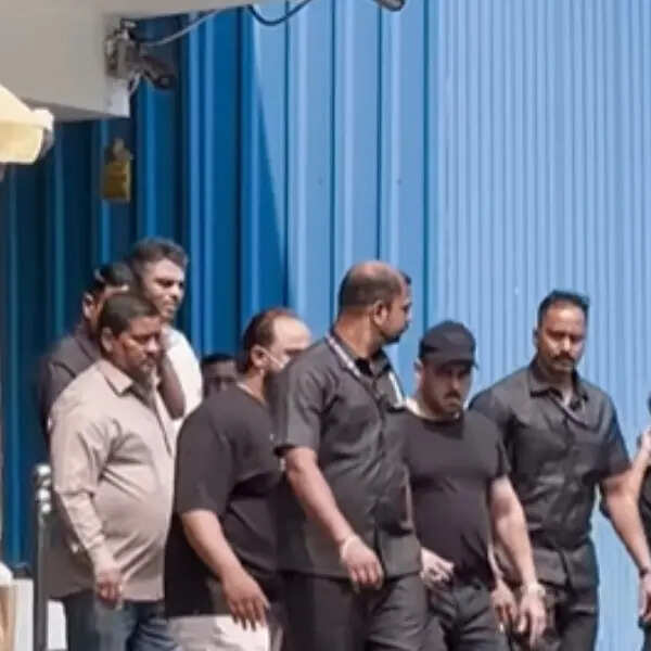 भाईजान के चेहरे पर दिखी उदासी