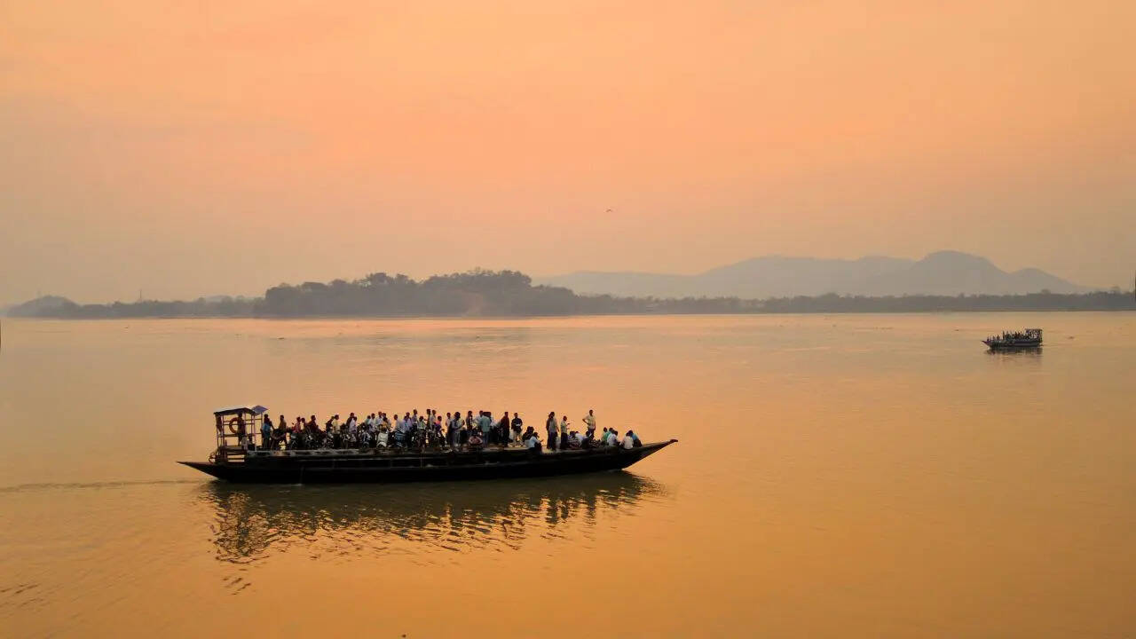 वह कौन-सी नदी है जिसका नाम जगह-जगह बदलता रहता है?