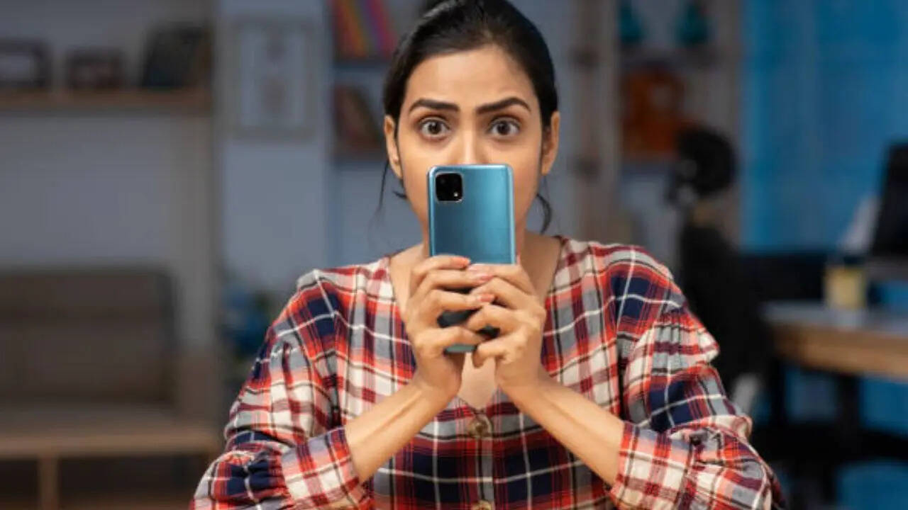 इसके अलावा भी कुछ ऐप्स हैं जिनकी फर्जी ऐप्स के तौर पर पहचान की गई है। इस लिस्ट में Rapid Loan Online, Smart Cash Credit, Flash Loan India, Daily Loan Express शामिल है।