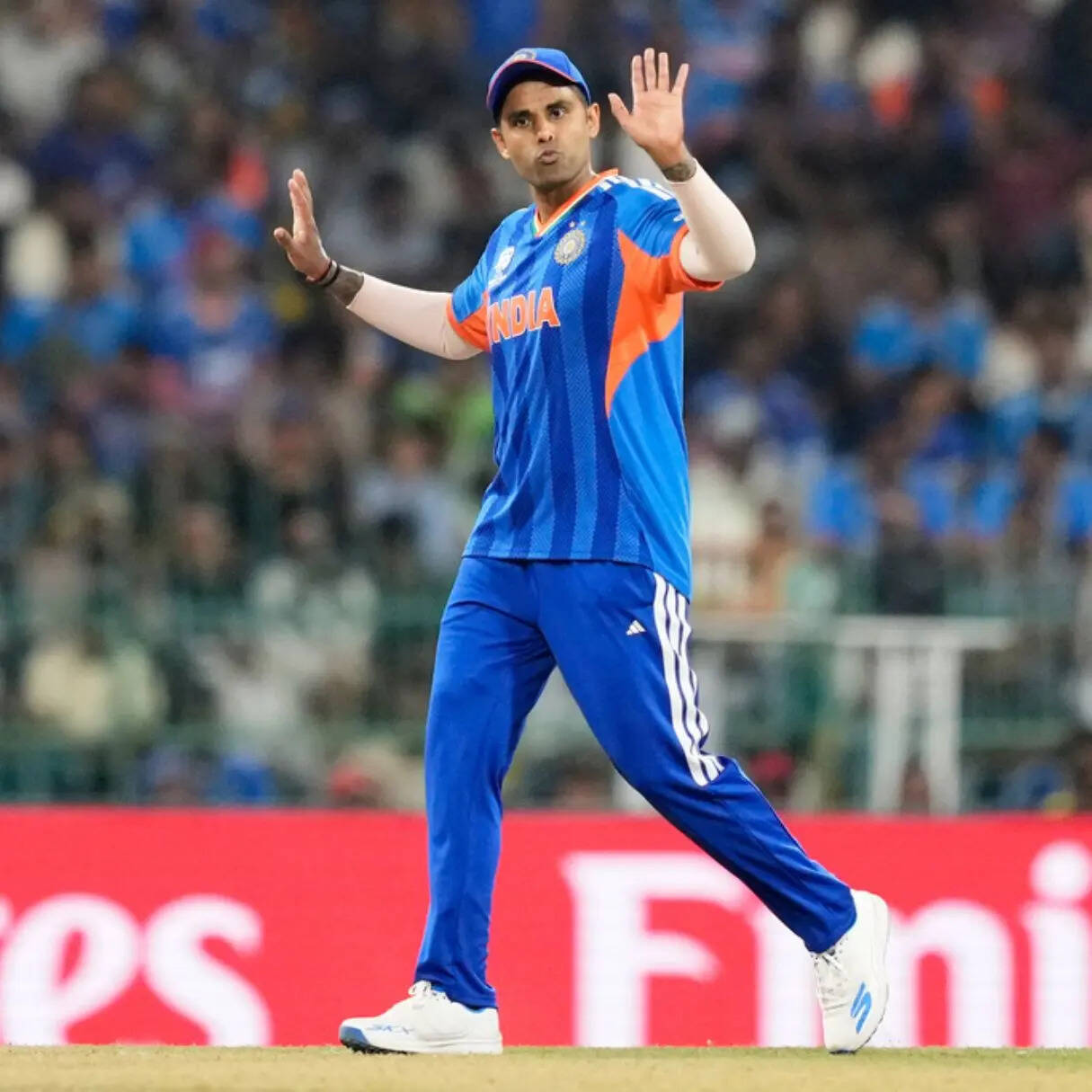 नीदरलैंड को मिला 194 रन का लक्ष्य