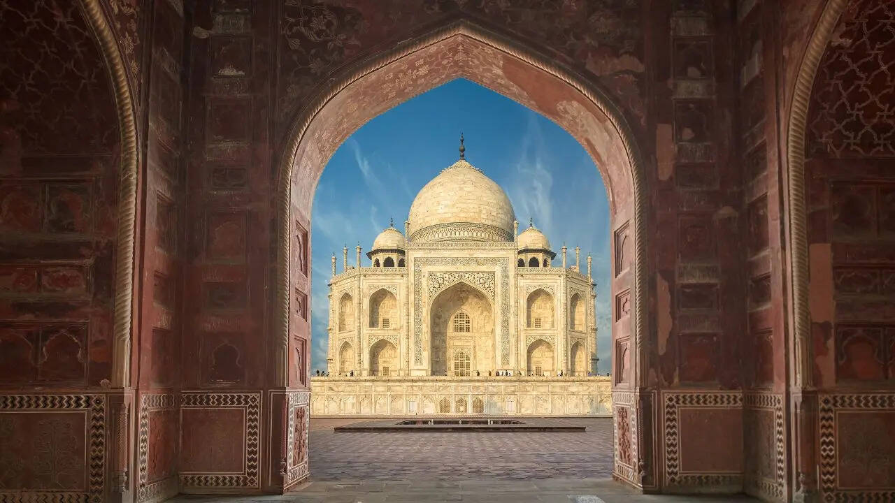 ताजमहल को रात में नहीं दी जाती रोशनी