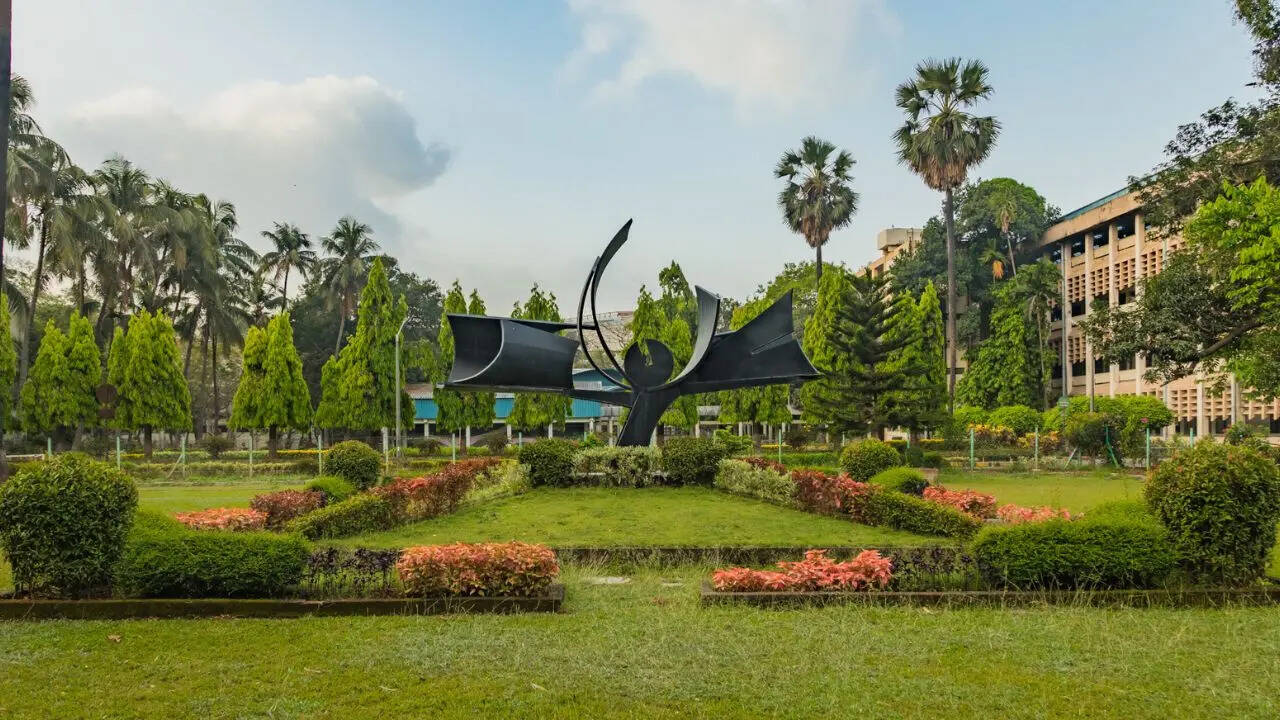 ग्रेजुएशन, पोस्ट ग्रेजुएशन और डॉक्टोरल प्रोग्राम उपलब्ध