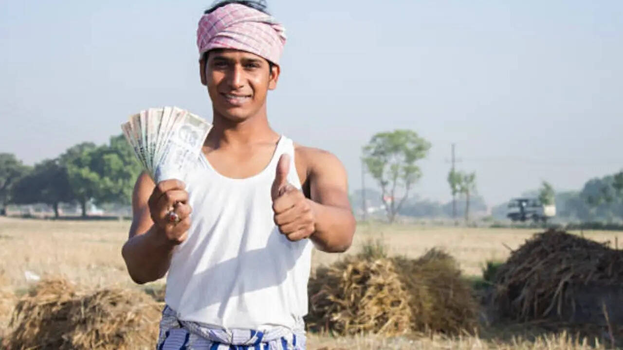 आपको बता दें कि पीएम किसान योजना का लाभ उन्ही किसानों को दिया जाता है जिनका नाम लाभार्थियों की लिस्ट (PM Kisan Beneficiary List) में शामिल होगा। आपके खाते में तभी 22वीं किस्त आएगी जब इस लिस्ट में आपका नाम होगा।