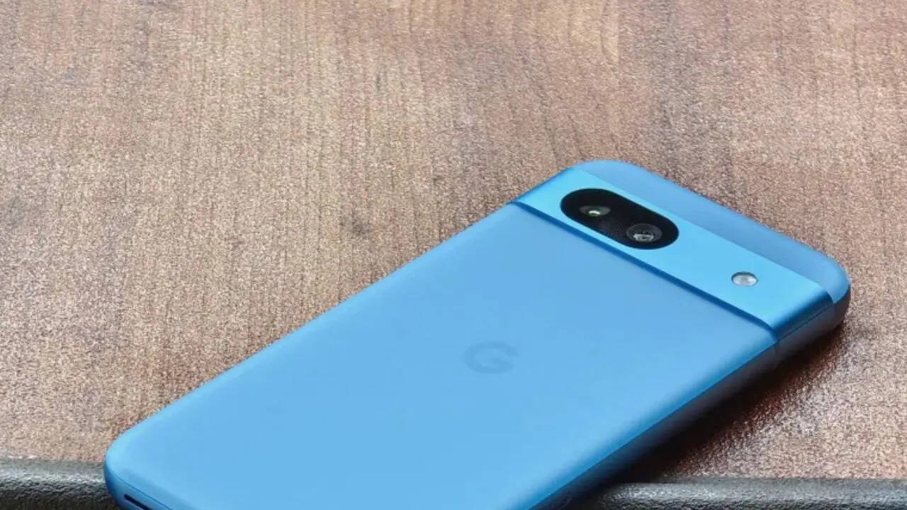 वेबसाइट पर दी गई कुछ आसान शर्तों को पूरा करने पर आप Google Google के Pixel 9a को खरीदते समय 3,000 रुपये तक का कैशबैक पा सकते हैं। इसके अलावा, सुपर सेवर बंडल्स पर आपको 1,000 रुपये तक की अतिरिक्त बचत भी मिल सकती है। अगर आप इस फोन को ईएमआई पर खरीदते हैं, तो आपको लगभग 4,192 रुपये प्रति महीने देने होंगे।