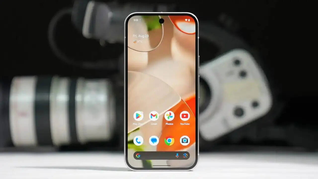 टेक जायंट गूगल की तरफ से हाल ही में Google Pixel 10a को लॉन्च किया गया है। नया पिक्सल डिवाइस आते ही Pixel 9a की कीमत में भी बड़ी कटौती हो गई है। अब आप इसे लॉन्च प्राइस से बेहद कम दाम में खरीद सकते हैं।