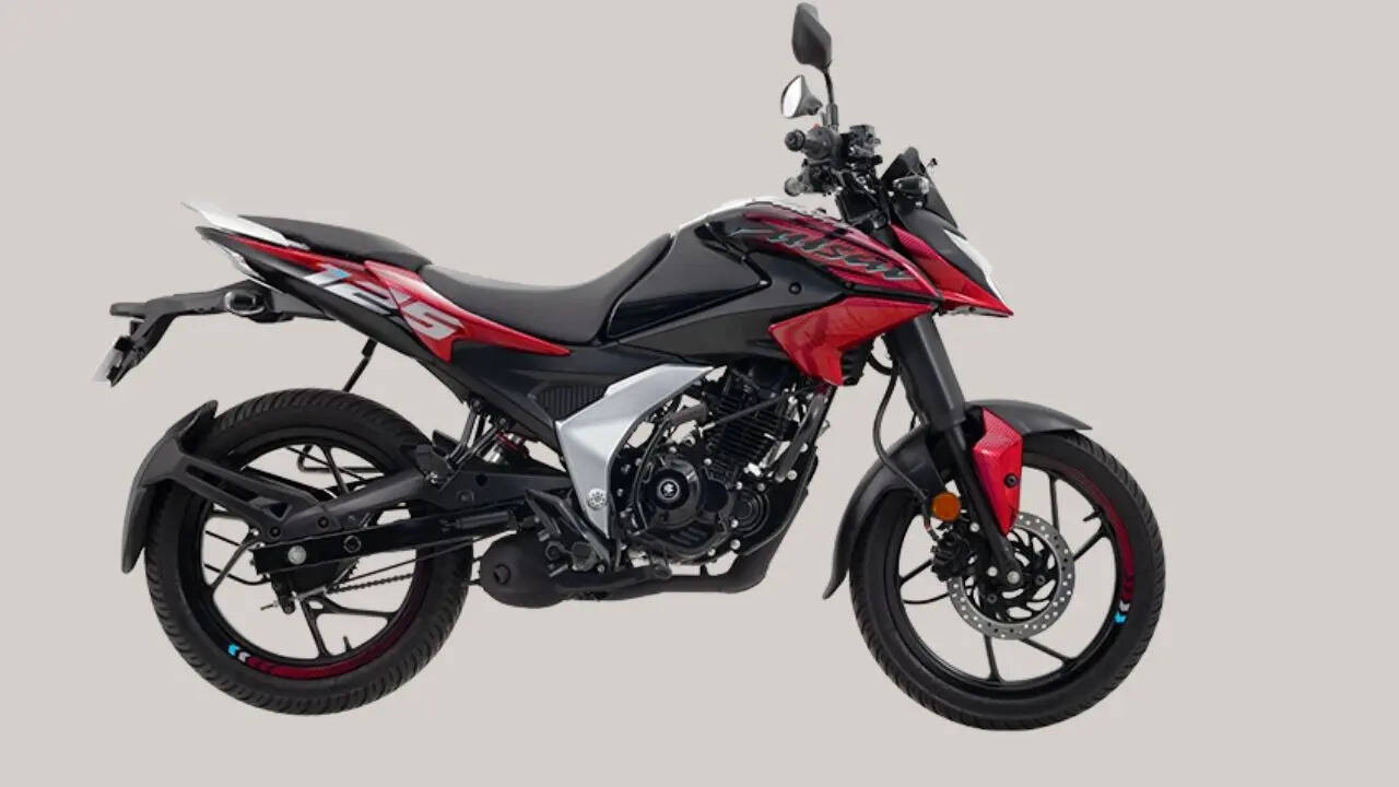 तीसरे नंबर पर Pulsar ने 1,29,600 यूनिट्स की बिक्री के साथ शानदार प्रदर्शन किया। इसमें 25,519 यूनिट्स की वृद्धि और 24.52% की ग्रोथ दर्ज हुई। 