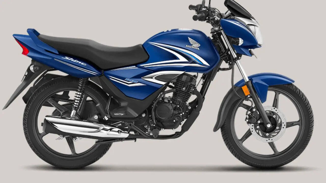 दूसरे स्थान पर रही Honda Shine रही, जिसकी 1,61,224 यूनिट्स की बिक्री हुई। हालांकि पिछले साल के मुकाबले 7,066 यूनिट्स की गिरावट आई और 4.20% की कमी दर्ज की गई। 