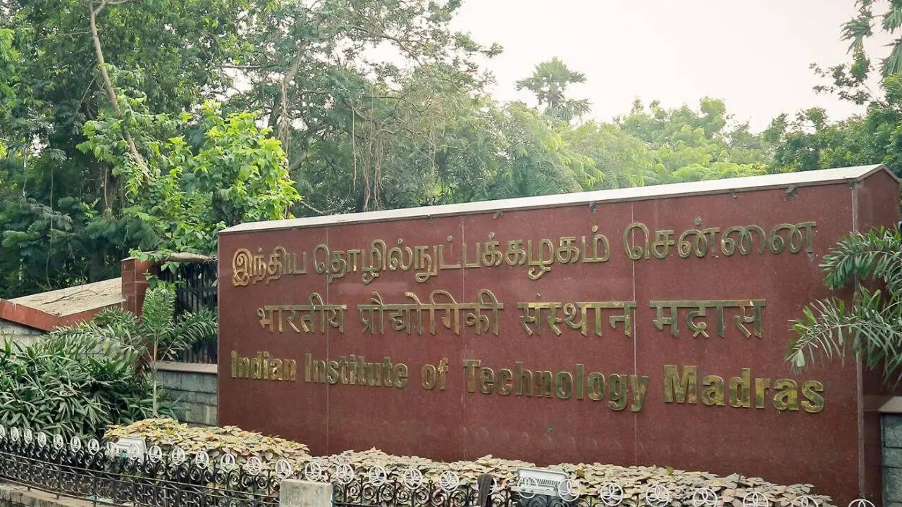 किस कोर्स में है सबसे अधिक सीटें